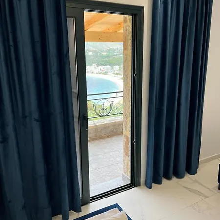 Stonevilla Buta 호텔