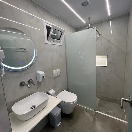 Stonevilla Buta Hotel