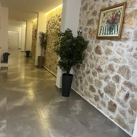 Stonevilla Buta Hotel 3*