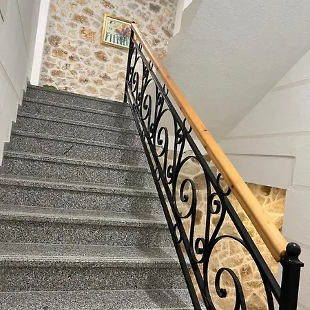 Stonevilla Buta Himare