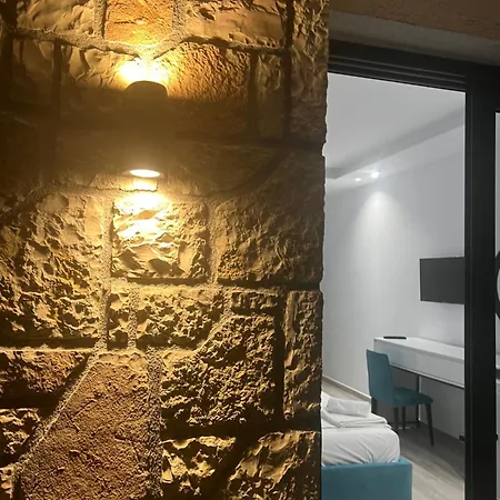 Hotel Stonevilla Buta 3*