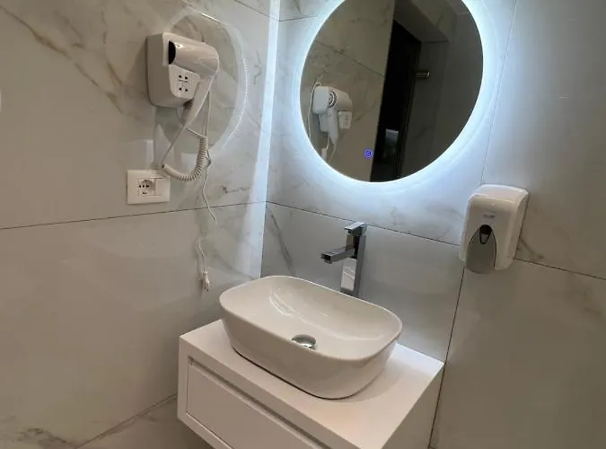 Stonevilla Buta Hotel