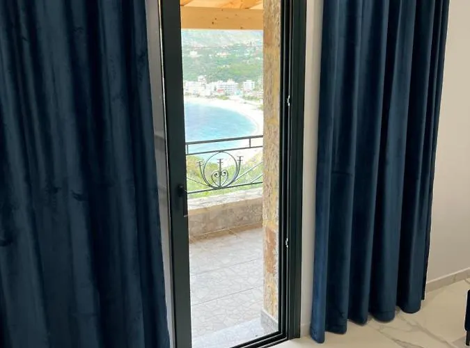 Stonevilla Buta Hotel