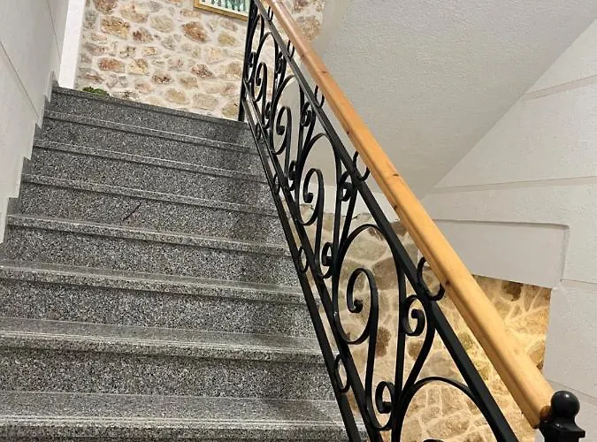 Stonevilla Buta Himarë