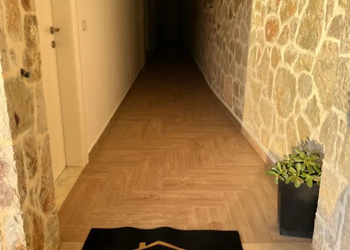 Ξενοδοχείο Stonevilla Buta 3*