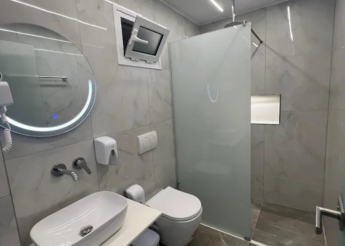 Stonevilla Buta Hotel