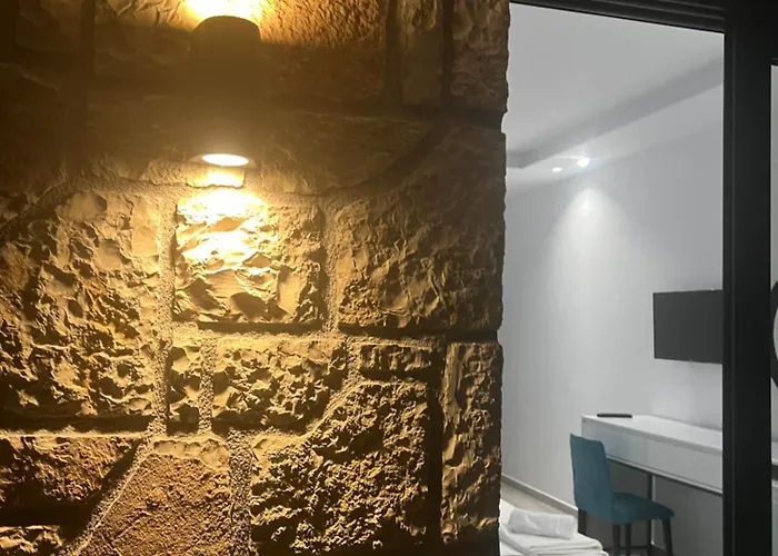 Hotel Stonevilla Buta 3*