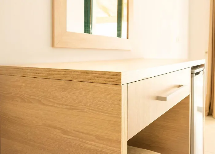 Hotel Stonevilla Buta 3*