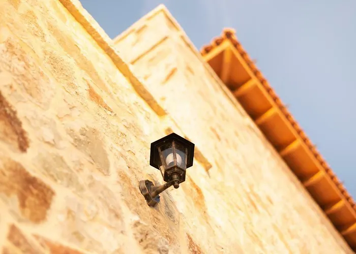 Stonevilla Buta Hotel 3*